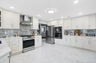 9 Pine Ln, Valley Stream, NY 11581 - Photo 14