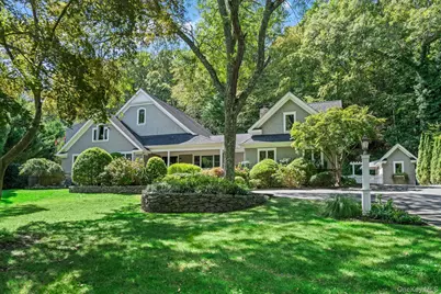 10 Hollise Court, Centerport, NY 11721 - Photo 2
