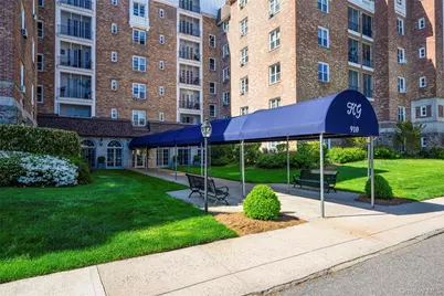 910 Stuart Avenue #2J, Mamaroneck, NY 10543 - Photo 2