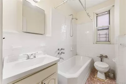 601 Pelham Parkway North #305, Bronx, NY 10467 - Photo 14