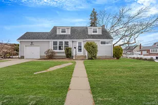 18 Oakdale Pl, Massapequa Park, NY 11762 - Photo 4