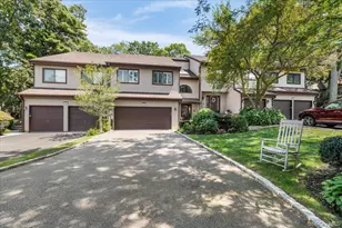 32 The Glen, Glen Head, NY 11545 - Photo 2