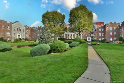 106 S Village Avenue #1D, Rockville Centre, NY 11572 - Photo 1