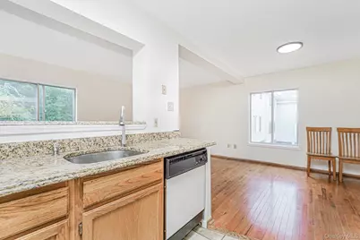 670 Ilyssa Way, New York, NY 10312 - Photo 12