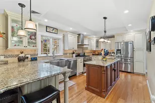 33 Robbins Ave, Babylon, NY 11702 - Photo 8
