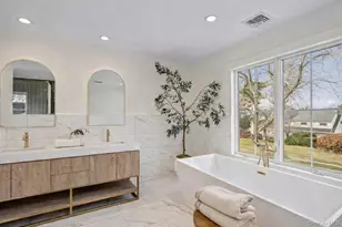 908 Maple Ln, East Meadow, NY 11554 - Photo 22