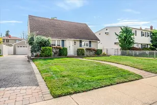 99 W Cortland Ave, Oceanside, NY 11572 - Photo 2