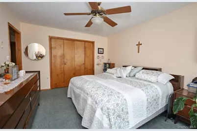 911 Covert Avenue, New Hyde Park, NY 11040 - Photo 14