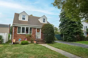911 Covert Ave, New Hyde Park, NY 11040 - Photo 2
