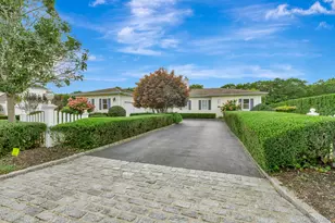 32 Sycamore Dr, East Moriches, NY 11940 - Photo 4