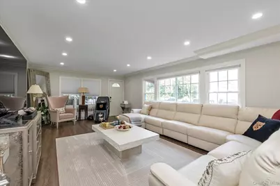 47 Pinewood Road, Roslyn, NY 11576 - Photo 10