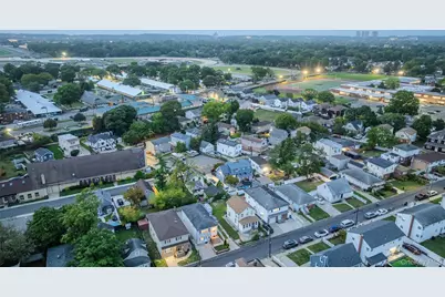 138 Carnegie Avenue, Elmont, NY 11003 - Photo 28