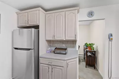 138 Carnegie Avenue, Elmont, NY 11003 - Photo 10