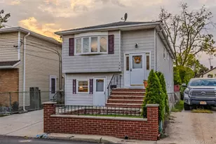138 Carnegie Ave, Elmont, NY 11003 - Photo 4