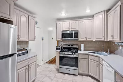 138 Carnegie Avenue, Elmont, NY 11003 - Photo 12