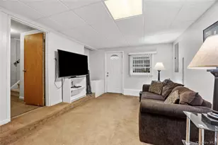 138 Carnegie Ave, Elmont, NY 11003 - Photo 18