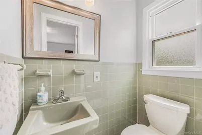 2 Bryn Mawr Place #1st floor, Yonkers, NY 10701 - Photo 16