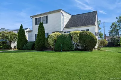 2846 Walter Road, Wantagh, NY 11793 - Photo 2