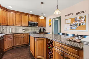 19 Gamecock Ln, Babylon, NY 11702 - Photo 6