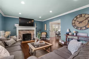 19 Gamecock Ln, Babylon, NY 11702 - Photo 2