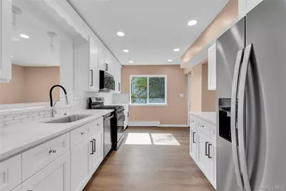 209 Tree Avenue, Central Islip, NY 11722 - Photo 8