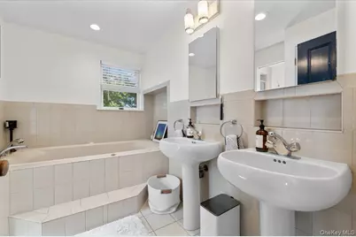 18 S Washington Street, Port Washington, NY 11050 - Photo 20