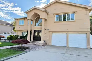 17 Livingston Ave, Jericho, NY 11753 - Photo 2