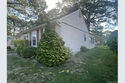 323 Brownfield Drive, Ridge, NY 11961 - Photo 4