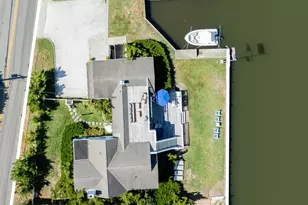 39 Dune Rd, Quogue, NY 11959 - Photo 4