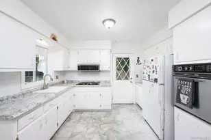 46 Waring Rd, Newburgh, NY 12550 - Photo 14