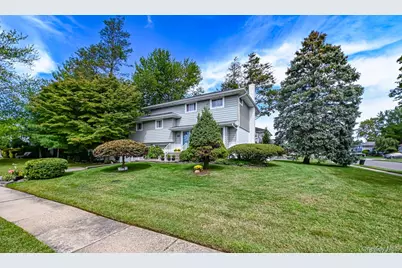 28 Halcourt Drive, Plainview, NY 11803 - Photo 32