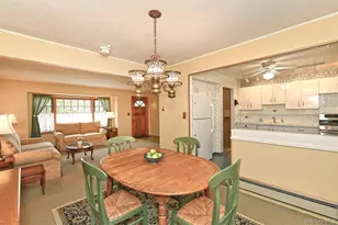 28 Halcourt Dr, Plainview, NY 11803 - Photo 8