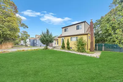 36 Farrington Avenue, Bay Shore, NY 11706 - Photo 2