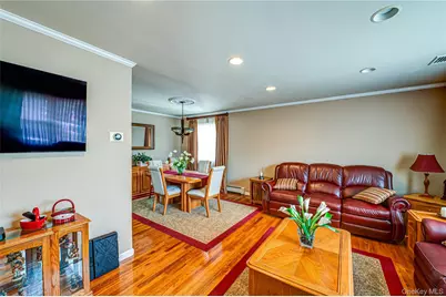 35 Roosevelt Avenue, Malverne, NY 11565 - Photo 10