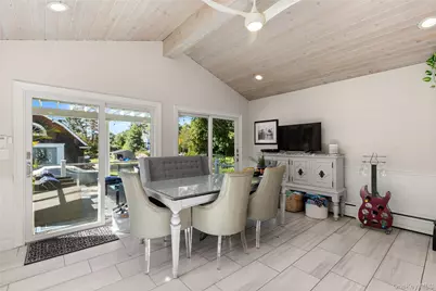 28 S Montgomery Avenue, Bay Shore, NY 11706 - Photo 10