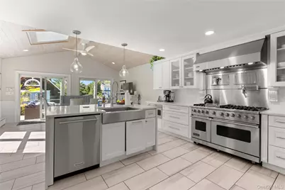 28 S Montgomery Avenue, Bay Shore, NY 11706 - Photo 6