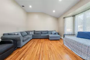 5 Canterbury Dr, Coram, NY 11727 - Photo 12