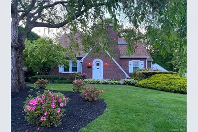 83 Village Line Road, Babylon, NY 11702 - Photo 2