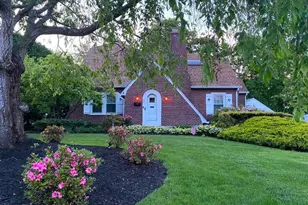 83 Village Line Rd, Babylon, NY 11702 - Photo 2