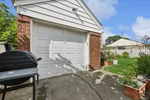 215 New Hyde Park Rd, New Hyde Park, NY 11040 - Photo 22