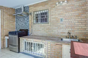 85-54 148th St, Briarwood, NY 11435 - Photo 30