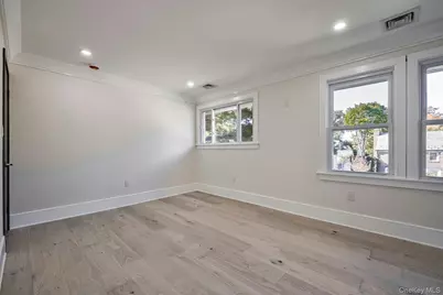 60 Long Drive, Hempstead, NY 11550 - Photo 32