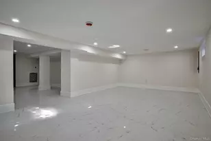 60 Long Dr, Hempstead, NY 11550 - Photo 40