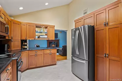 17 Bluebird Lane, Huntington, NY 11743 - Photo 34