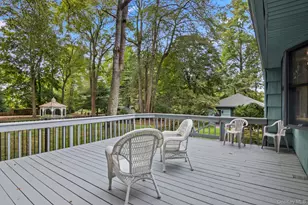 17 Bluebird Ln, Huntington, NY 11743 - Photo 26