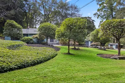 17 Bluebird Lane, Huntington, NY 11743 - Photo 4