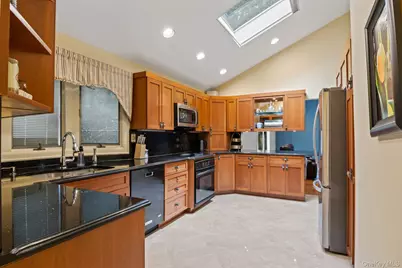 17 Bluebird Lane, Huntington, NY 11743 - Photo 28