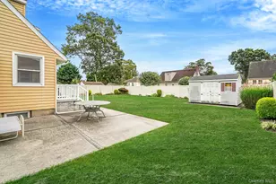 166 N Oak St, Massapequa, NY 11758 - Photo 8