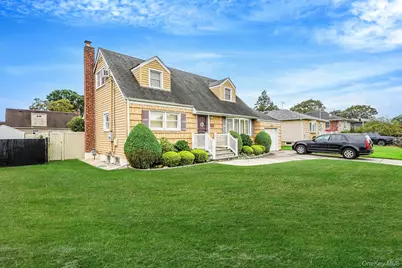 166 N Oak Street, Massapequa, NY 11758 - Photo 2