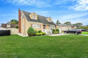 166 N Oak St, Massapequa, NY 11758 - Photo 2